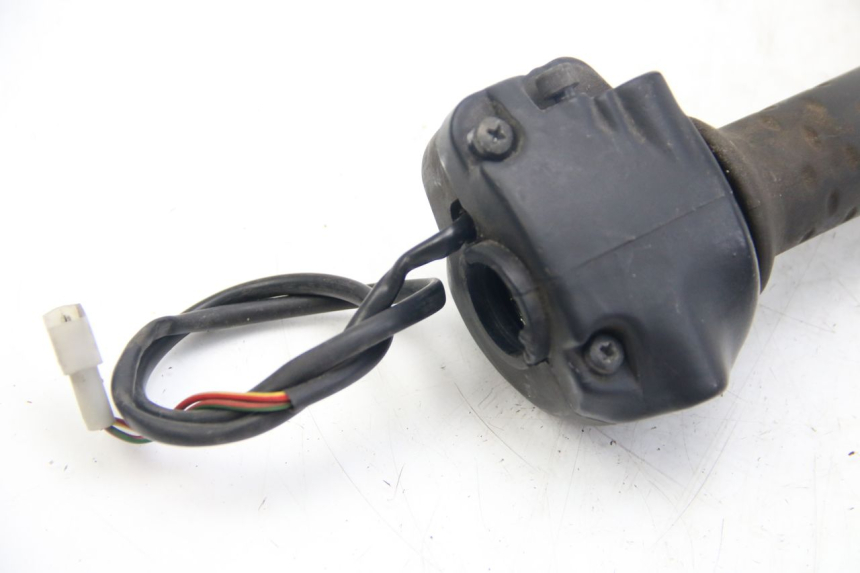 photo de INTERRUPTOR DERECHO APRILIA SCARABEO 4T 50 (2009 - 2017) - Zoom estado de uso