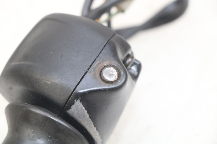 photo de INTERRUPTOR DERECHO APRILIA SCARABEO 100 (2003 - 2012) - Detalle de la pieza
