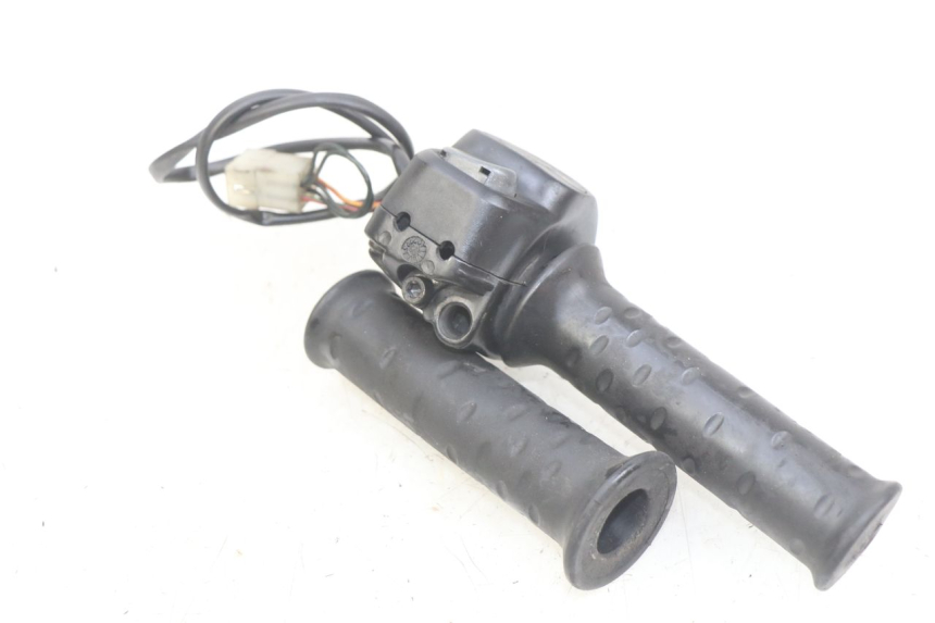 photo de INTERRUPTOR DERECHO APRILIA SCARABEO 100 (2003 - 2012) - Otra perspectiva