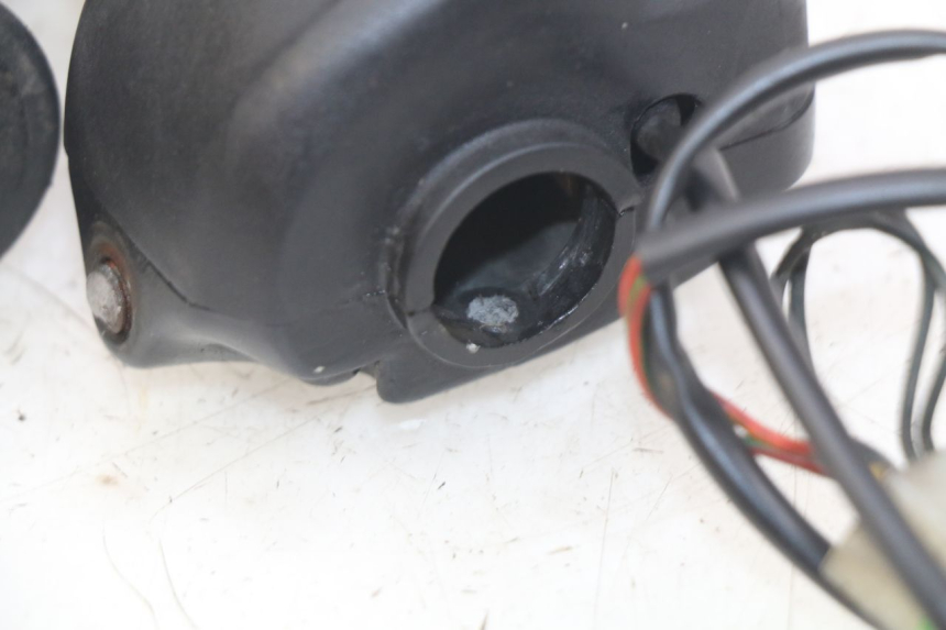 photo de INTERRUPTOR DERECHO APRILIA SCARABEO 100 (2003 - 2012) - Vista general del producto