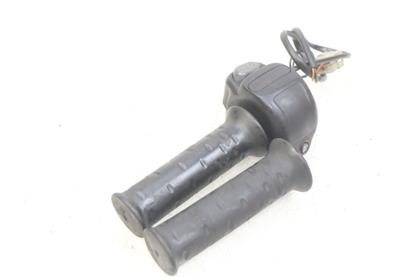 photo de INTERRUPTOR DERECHO APRILIA SCARABEO 100 (2003 - 2012) - Detalles de los puntos de fijación