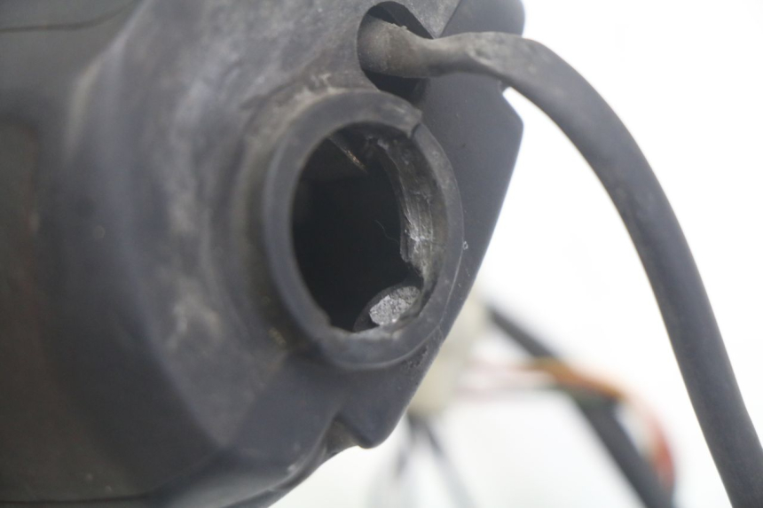 photo de INTERRUPTOR DERECHO APRILIA SCARABEO 100 (2003 - 2012) - Otra perspectiva