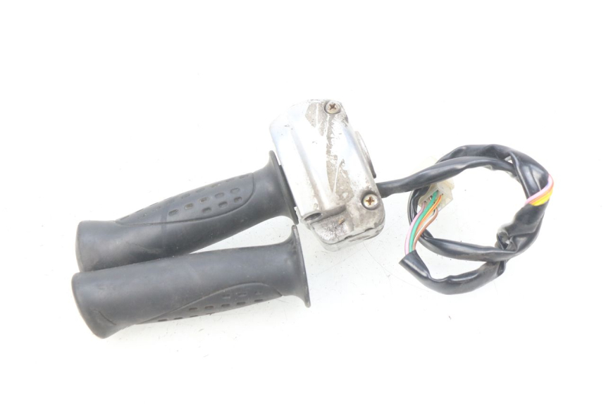 photo de CONMUTADOR DERECHA KYMCO SENTO 50 (2008 - 2013) - Primer plano técnico