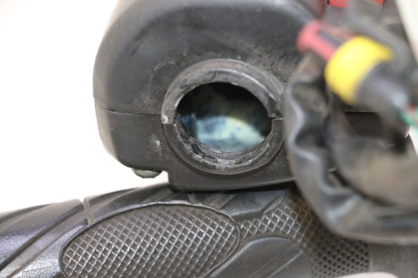 photo de CONMUTADOR DERECHA RIDE SLASH 2T 50 (2012 - 2014) - Primer plano técnico