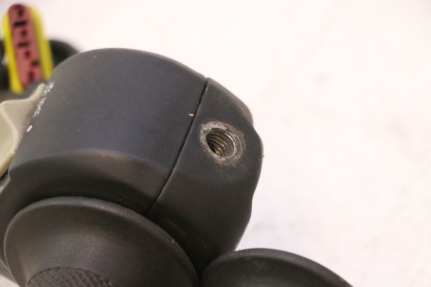 photo de CONMUTADOR DERECHA RIDE SLASH 2T 50 (2012 - 2014) - Estado de la superficie y material