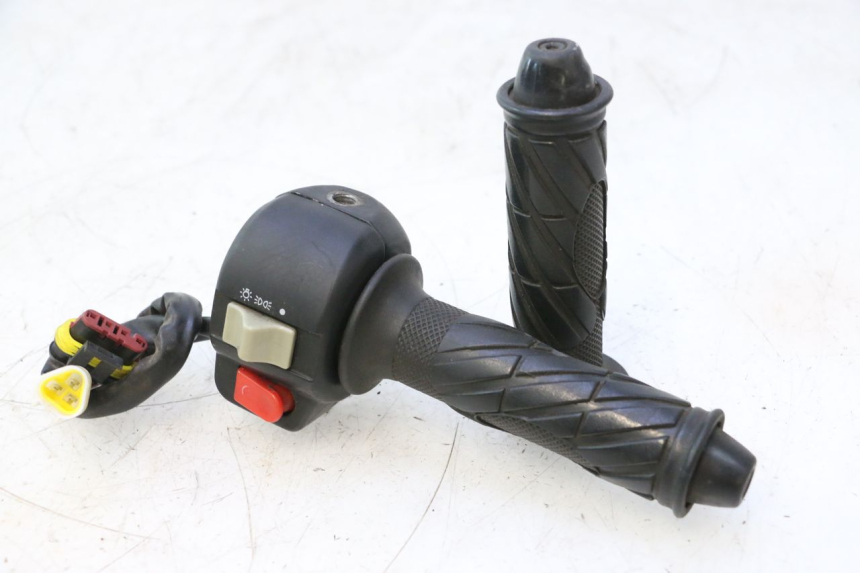 photo de CONMUTADOR DERECHA RIDE SLASH 2T 50 (2012 - 2014) - Recambio usado revisado