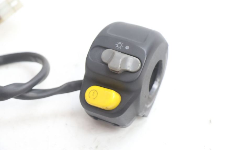 photo de CONMUTADOR DERECHA PEUGEOT SPEEDFIGHT 2 AC 50 (2000 - 2009) - Detalle de la pieza
