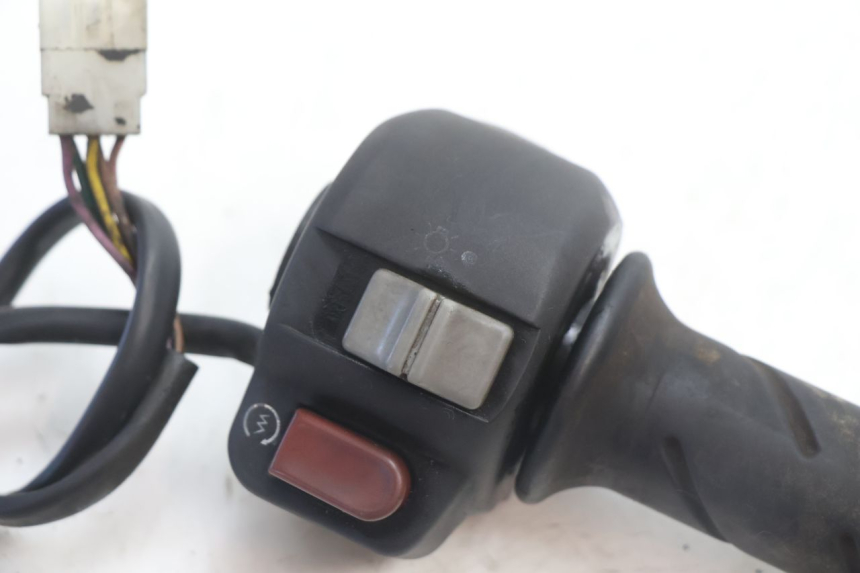 photo de INTERRUPTOR DERECHO PEUGEOT SPEEDFIGHT LC 50 (1996 - 2002) - Detalle de la pieza