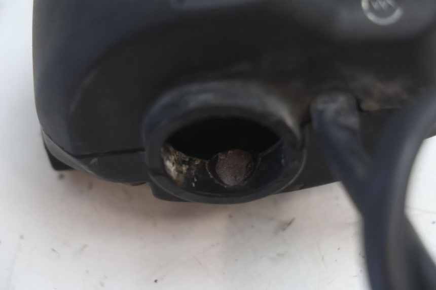 photo de INTERRUPTOR DERECHO PEUGEOT SPEEDFIGHT LC 50 (1996 - 2002) - Detalles de los puntos de fijación