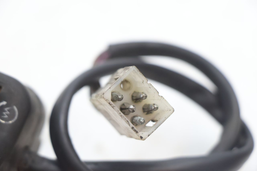 photo de INTERRUPTOR DERECHO PEUGEOT SPEEDFIGHT LC 50 (1996 - 2002) - Estado de la superficie y material