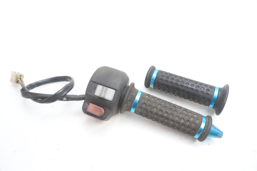 photo de INTERRUPTOR DERECHO PEUGEOT SPEEDFIGHT LC 50 (1996 - 2002) - Vista principal
