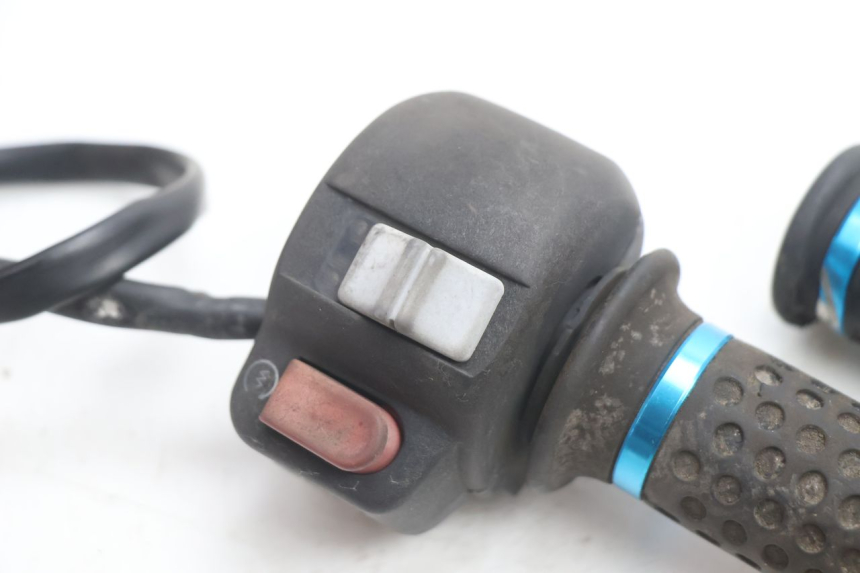 photo de INTERRUPTOR DERECHO PEUGEOT SPEEDFIGHT LC 50 (1996 - 2002) - Detalle de la pieza