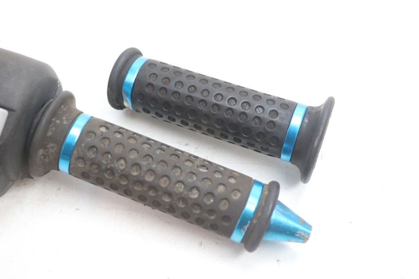 photo de INTERRUPTOR DERECHO PEUGEOT SPEEDFIGHT LC 50 (1996 - 2002) - Zoom estado de uso