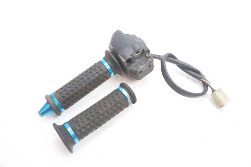 photo de INTERRUPTOR DERECHO PEUGEOT SPEEDFIGHT LC 50 (1996 - 2002) - Vista general del producto
