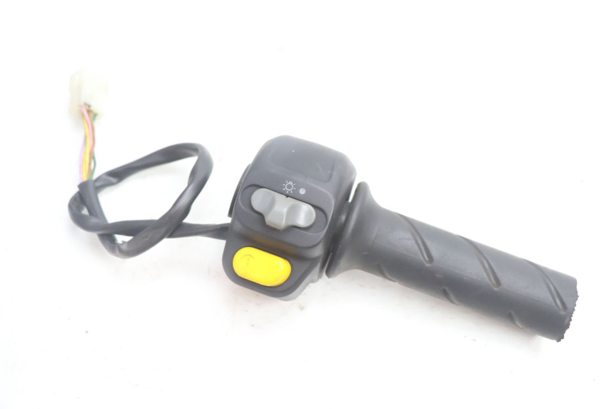 photo de INTERRUPTOR DERECHO PEUGEOT SPEEDFIGHT LC 50 (1996 - 2002) - Vista principal