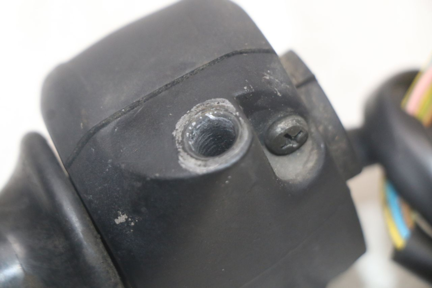 photo de INTERRUPTOR DERECHO PEUGEOT SPEEDFIGHT 100 (1997 - 2007) - Detalles de los puntos de fijación