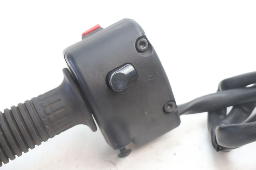 photo de CONMUTADOR DERECHA CAN-AM SPYDER RS 1000 (2008 - 2012) - Detalles de los puntos de fijación