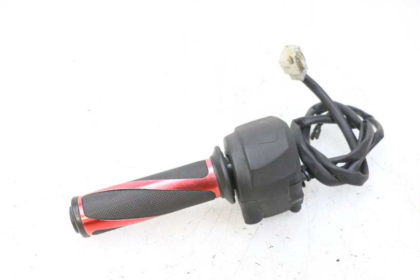 photo de CONMUTADOR DERECHA APRILIA SR R 2T LC 50 (2018 - 2021) - Detalles de los puntos de fijación