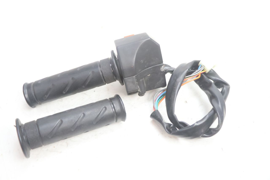photo de CONMUTADOR DERECHA RAZZO STEED 125 (2012 - 2018) - Primer plano técnico