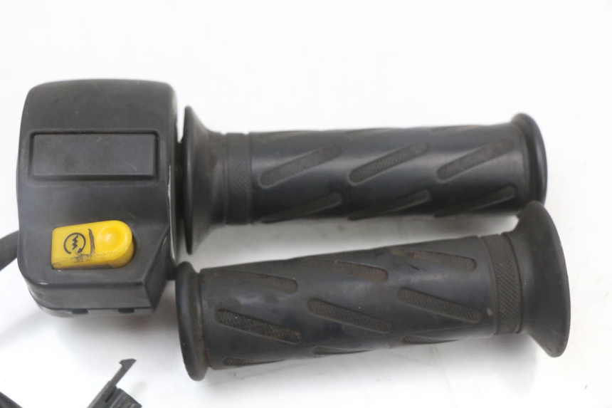 photo de CONMUTADOR DERECHA PEUGEOT STREETZONE 2T 50 (2014 - 2019) - Detalle de la pieza