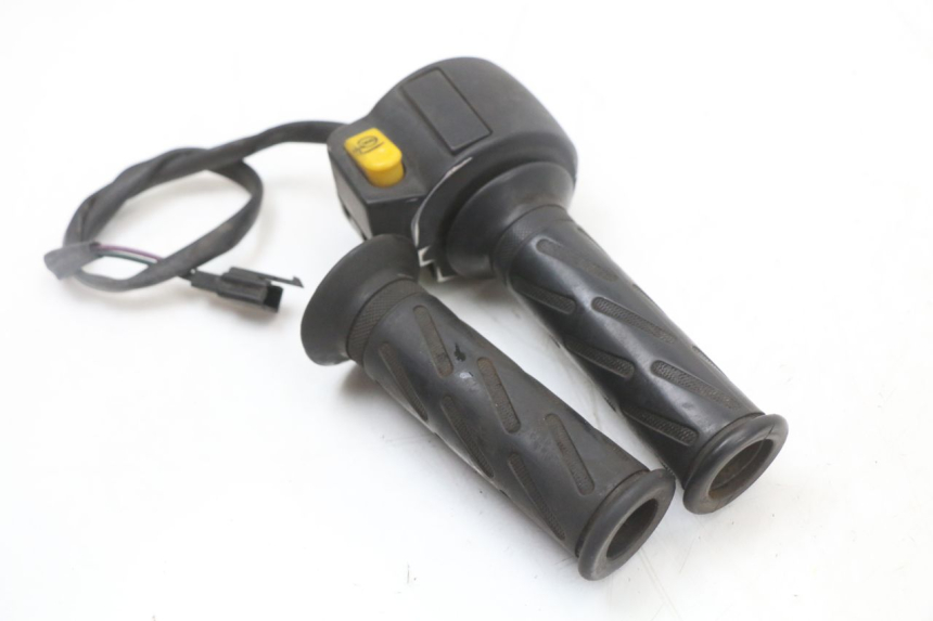 photo de CONMUTADOR DERECHA PEUGEOT STREETZONE 2T 50 (2014 - 2019) - Otra perspectiva