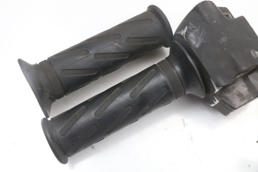 photo de CONMUTADOR DERECHA PEUGEOT STREETZONE 2T 50 (2014 - 2019) - Detalles de los puntos de fijación