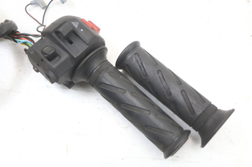 photo de CONMUTADOR DERECHA SUZUKI BURGMAN 125 (2018 - 2021) - Detalle de la pieza