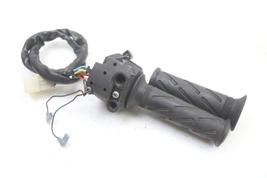 photo de CONMUTADOR DERECHA SUZUKI BURGMAN 125 (2018 - 2021) - Primer plano técnico