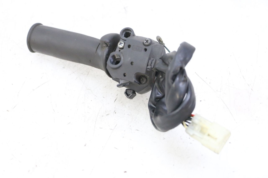 photo de CONMUTADOR DERECHA SUZUKI BURGMAN 125 (2015 - 2017) - Primer plano técnico