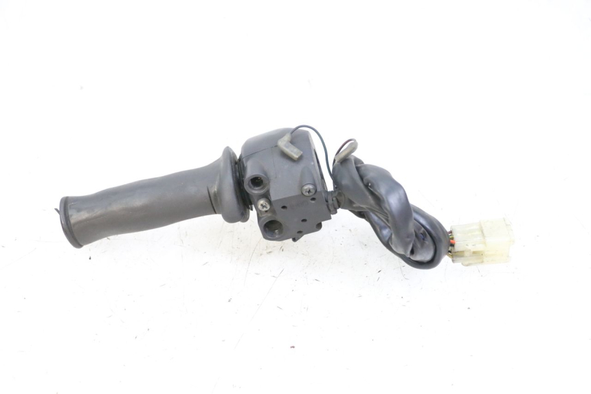 photo de CONMUTADOR DERECHA SUZUKI BURGMAN 125 (2015 - 2017) - Detalles de los puntos de fijación