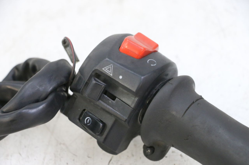 photo de CONMUTADOR DERECHA SUZUKI BURGMAN 125 (2015 - 2017) - Recambio usado revisado