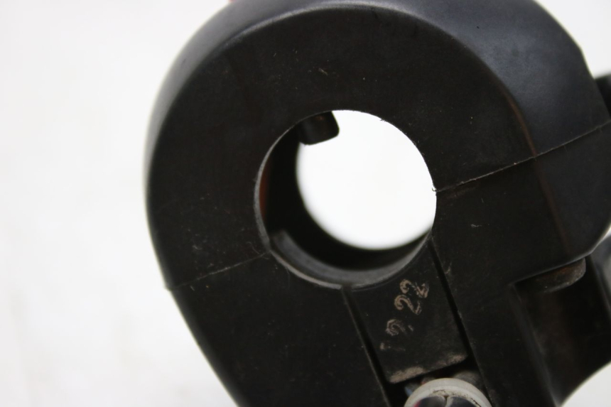 photo de CONMUTADOR DERECHA SUZUKI SV S 650 (1999 - 2002) - Primer plano técnico