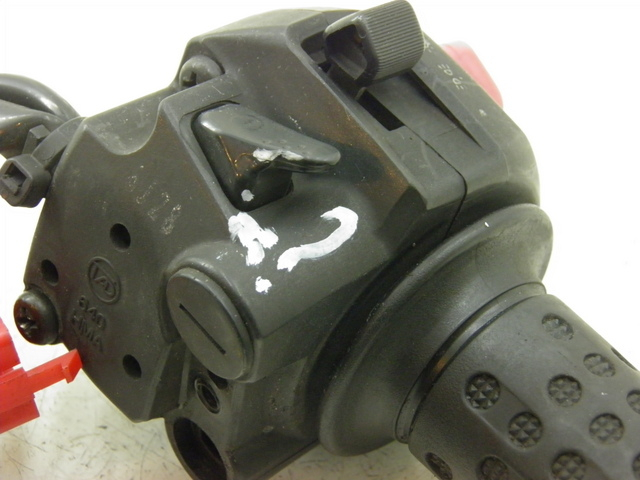 photo de CONMUTADOR DERECHA SYM GTS 125 (2005 - 2008) - Otra perspectiva