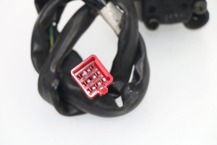 photo de CONMUTADOR DERECHA SYM GTS 250 (2005 - 2008) - Primer plano técnico