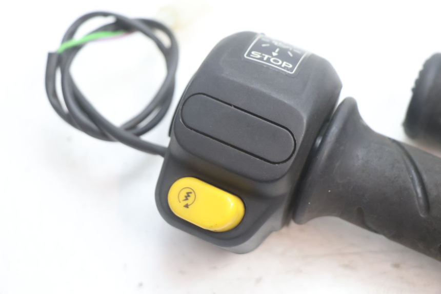 photo de INTERRUPTOR DERECHO PEUGEOT TKR TREKKER FURIOUS 50 (2005 - 2014) - Zoom estado de uso