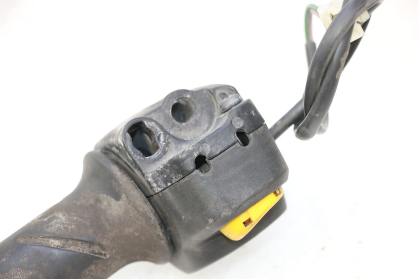 photo de INTERRUPTOR DERECHO PEUGEOT TKR TREKKER FURIOUS 50 (2005 - 2014) - Primer plano técnico
