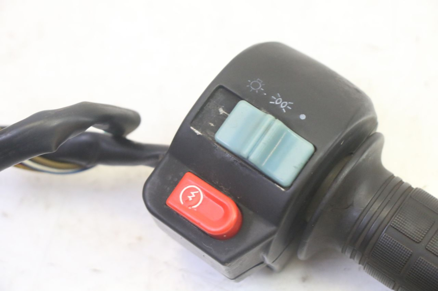 photo de COMANDO DERECHO SUKIDA TOP 1 50 (2003 - 2010) - Detalle de la pieza