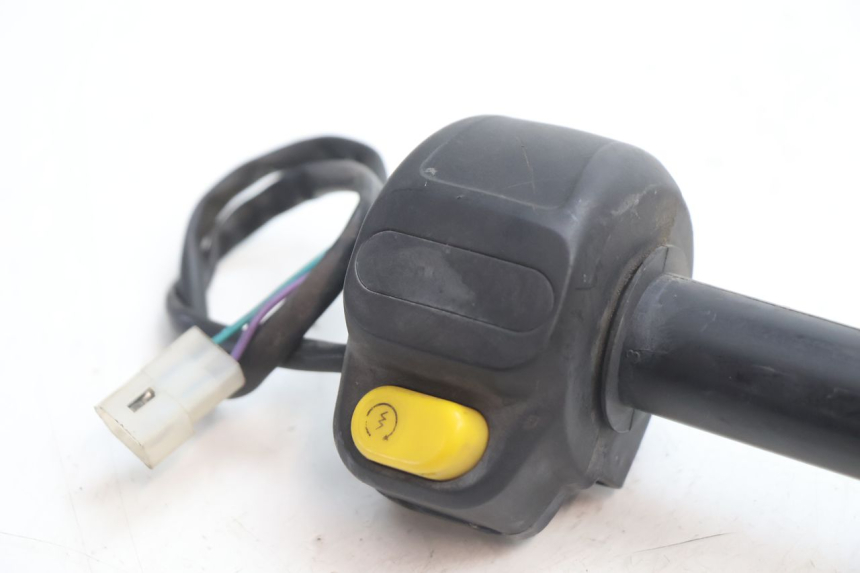 photo de INTERRUPTOR DERECHO PEUGEOT TREKKER 50 (1995 - 2004) - Detalle de la pieza