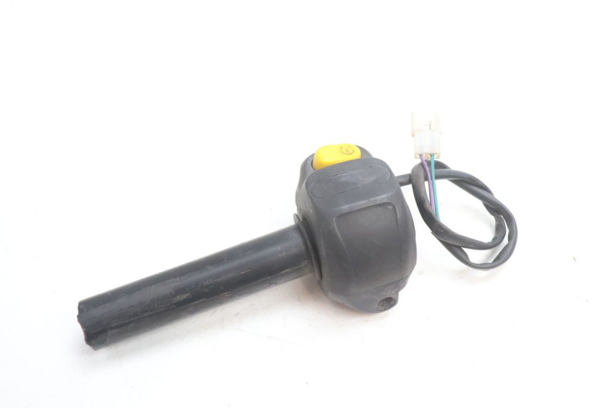 photo de INTERRUPTOR DERECHO PEUGEOT TREKKER 50 (1995 - 2004) - Otra perspectiva