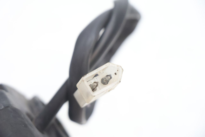 photo de INTERRUPTOR DERECHO PEUGEOT TREKKER 50 (1995 - 2004) - Estado de la superficie y material