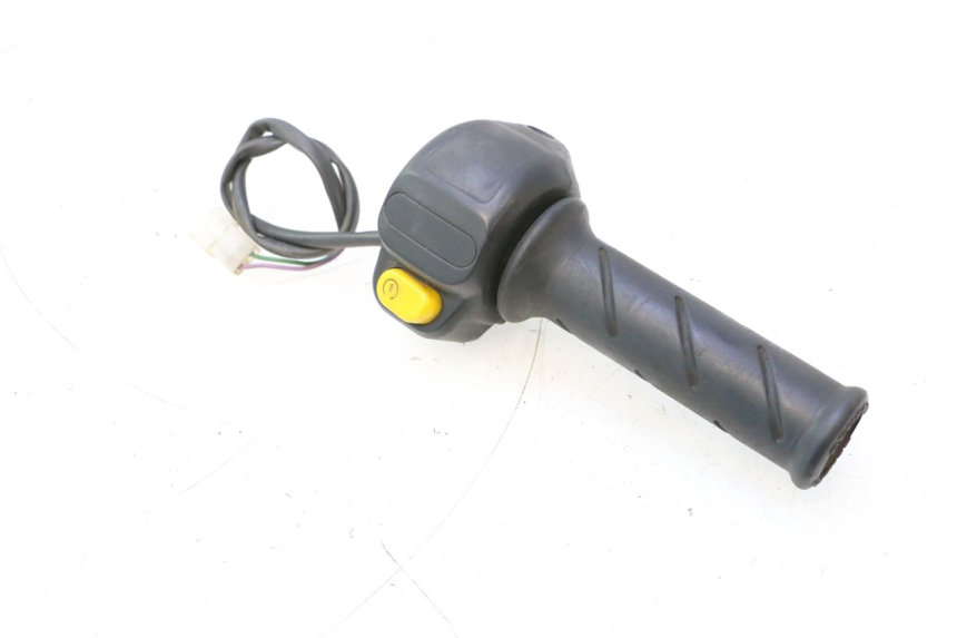 photo de INTERRUPTOR DERECHO PEUGEOT TREKKER 50 (1995 - 2004) - Vista principal