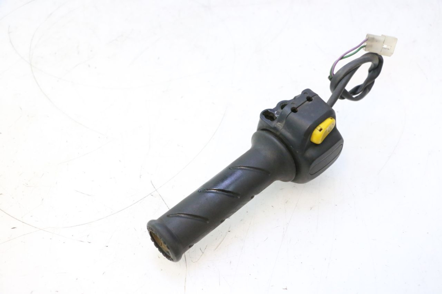 photo de INTERRUPTOR DERECHO PEUGEOT TREKKER 50 (1995 - 2004) - Detalle de la pieza