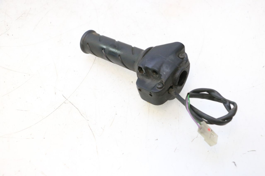 photo de INTERRUPTOR DERECHO PEUGEOT TREKKER 50 (1995 - 2004) - Zoom estado de uso