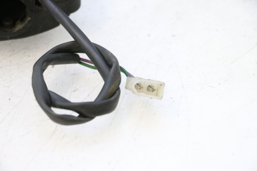 photo de INTERRUPTOR DERECHO PEUGEOT TREKKER 50 (1995 - 2004) - Primer plano técnico