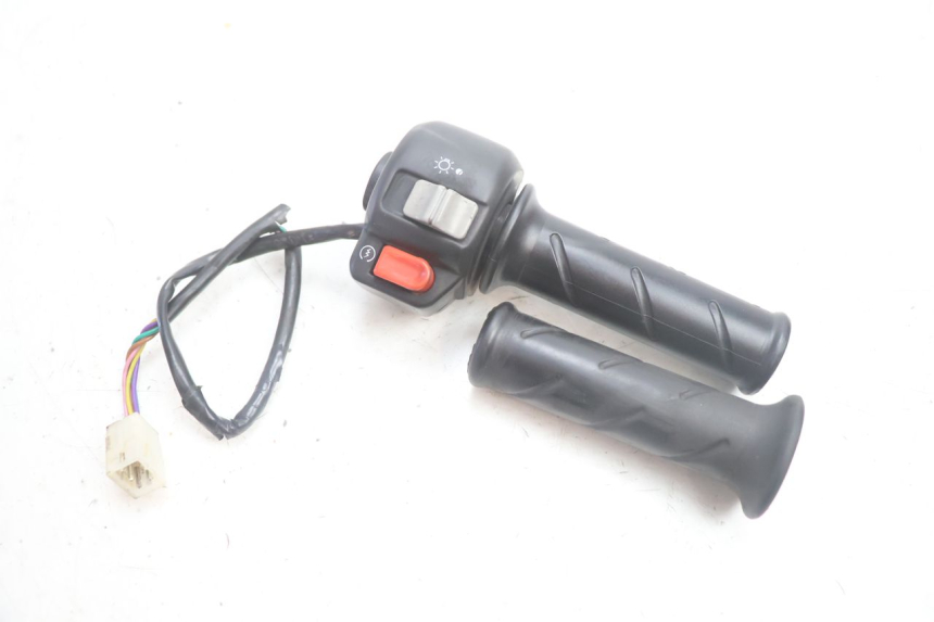 photo de INTERRUPTOR DERECHO PEUGEOT TREKKER 50 (1995 - 2004) - Vista principal