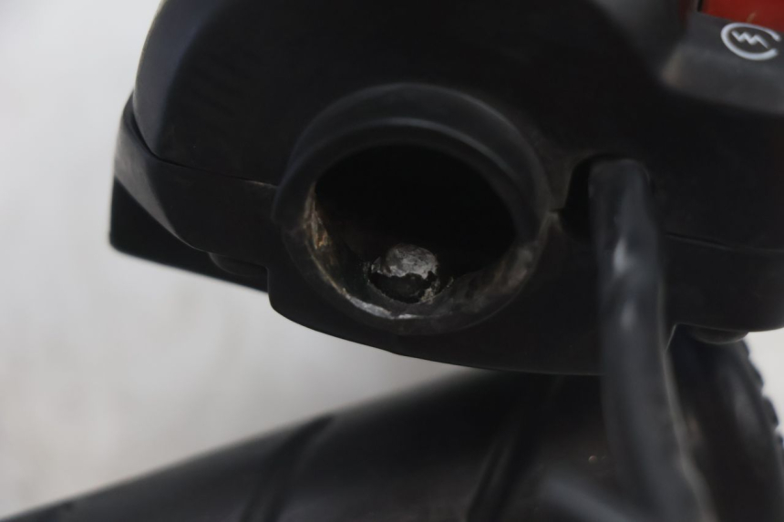 photo de INTERRUPTOR DERECHO PEUGEOT TREKKER 50 (1995 - 2004) - Detalles de los puntos de fijación