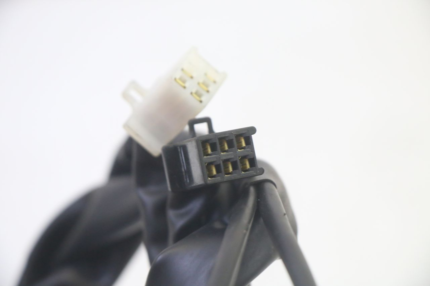 photo de CONMUTADOR DERECHA YAMAHA TRICITY 300 (2020 - 2024) - Estado de la superficie y material