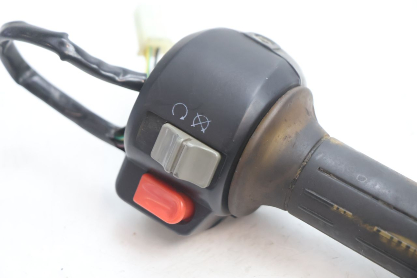 photo de INTERRUPTOR DERECHO PEUGEOT V-CLIC VCLIC 50 (2007 - 2013) - Detalle de la pieza