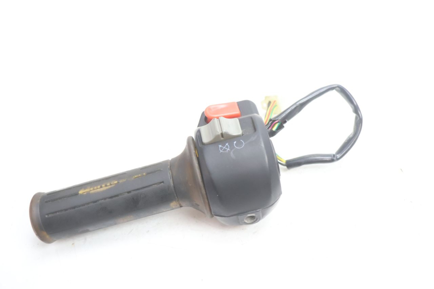 photo de INTERRUPTOR DERECHO PEUGEOT V-CLIC VCLIC 50 (2007 - 2013) - Primer plano técnico