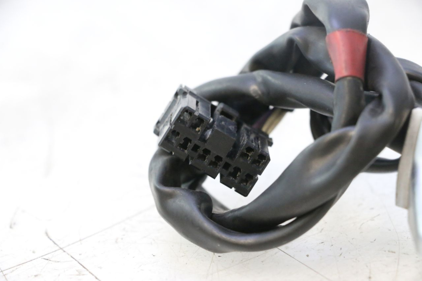 photo de INTERRUPTOR DERECHO PIAGGIO VESPA PRIMAVERA 2T 50 (2013 - 2018) - Otra perspectiva